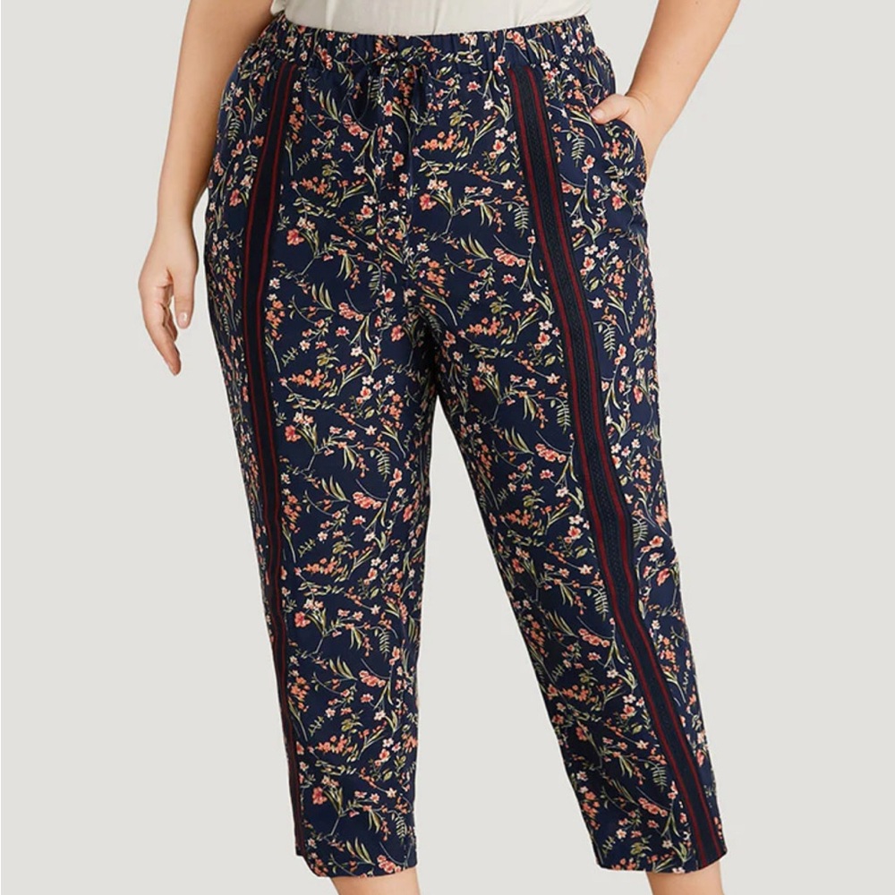 Bloomchic Navy floral ankle pants 4x/26